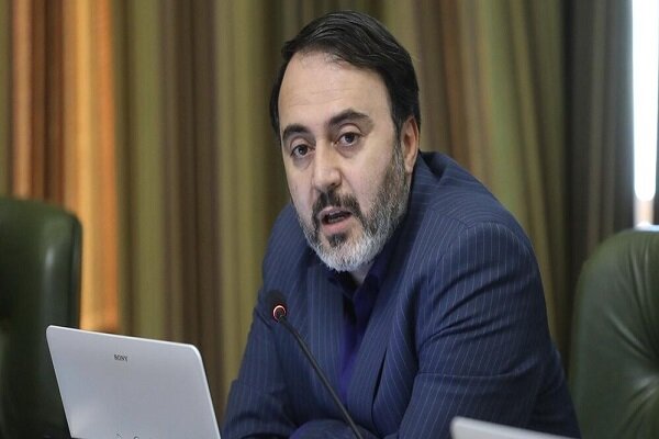 انتقاد تند پیرهادی از اجرای ناقص قانون هوای پاک و کیفیت پایین خودروهای تولیدی